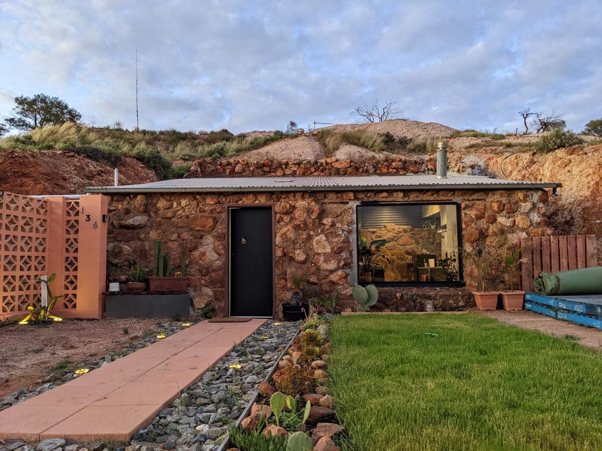 White Cliffs Accommodation -Daybreak Dugout - Unique Cave House 外观 照片